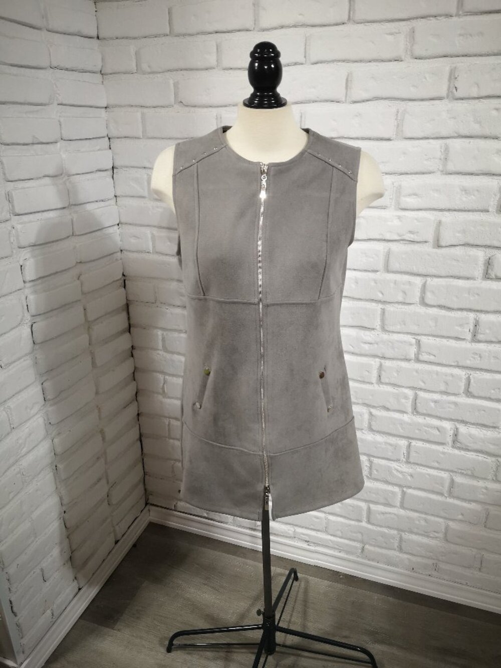 Grenier Woman's Size Medium Grey Full Zip Tunic Jumper Vest / Top Sleeveless
